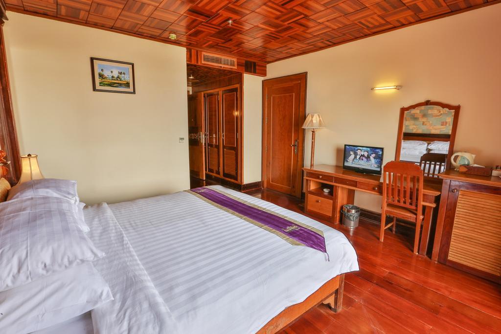 פנום פן Blue River Hotel מראה חיצוני תמונה