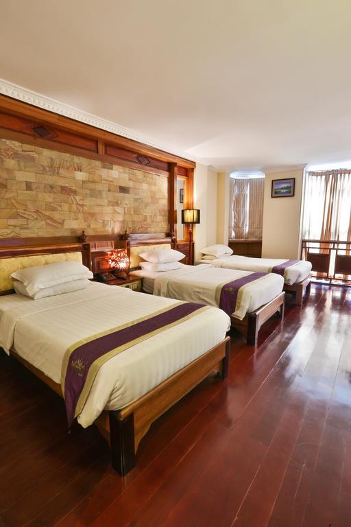 פנום פן Blue River Hotel מראה חיצוני תמונה