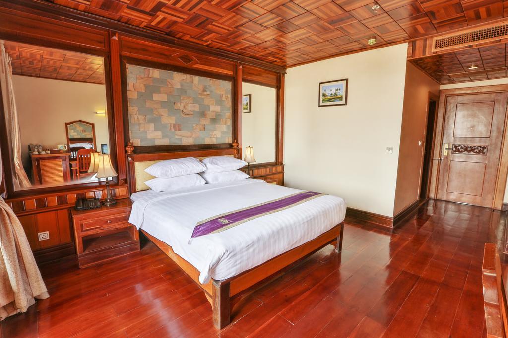 פנום פן Blue River Hotel מראה חיצוני תמונה