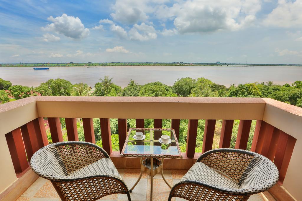 פנום פן Blue River Hotel מראה חיצוני תמונה