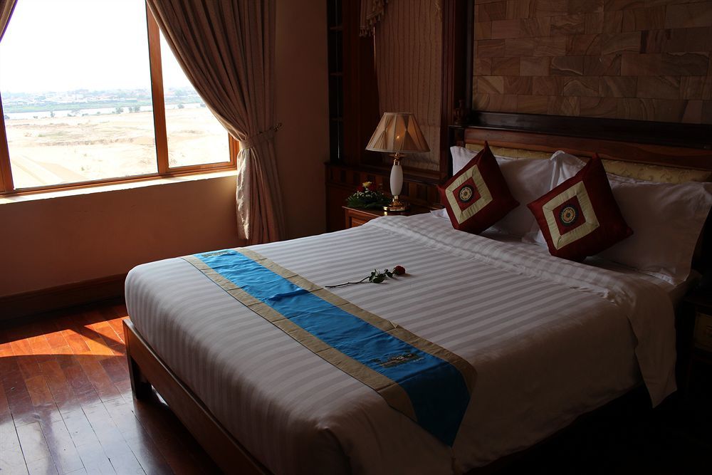 פנום פן Blue River Hotel מראה חיצוני תמונה