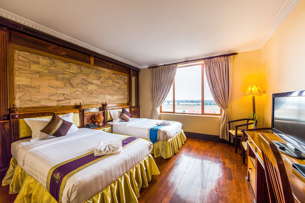 פנום פן Blue River Hotel מראה חיצוני תמונה