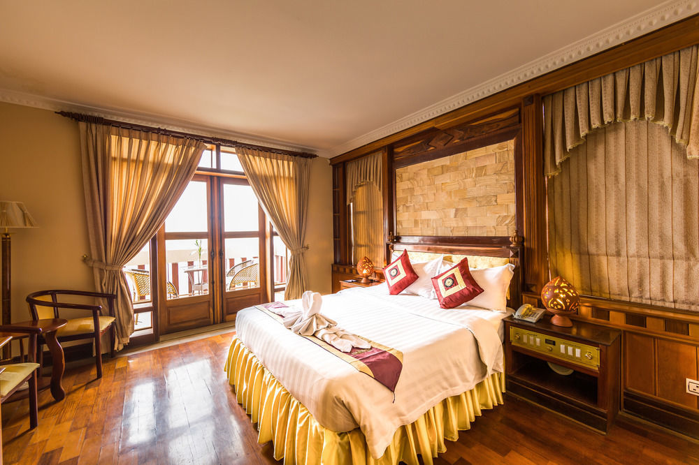 פנום פן Blue River Hotel מראה חיצוני תמונה