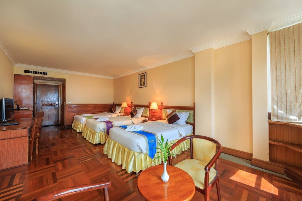 פנום פן Blue River Hotel מראה חיצוני תמונה