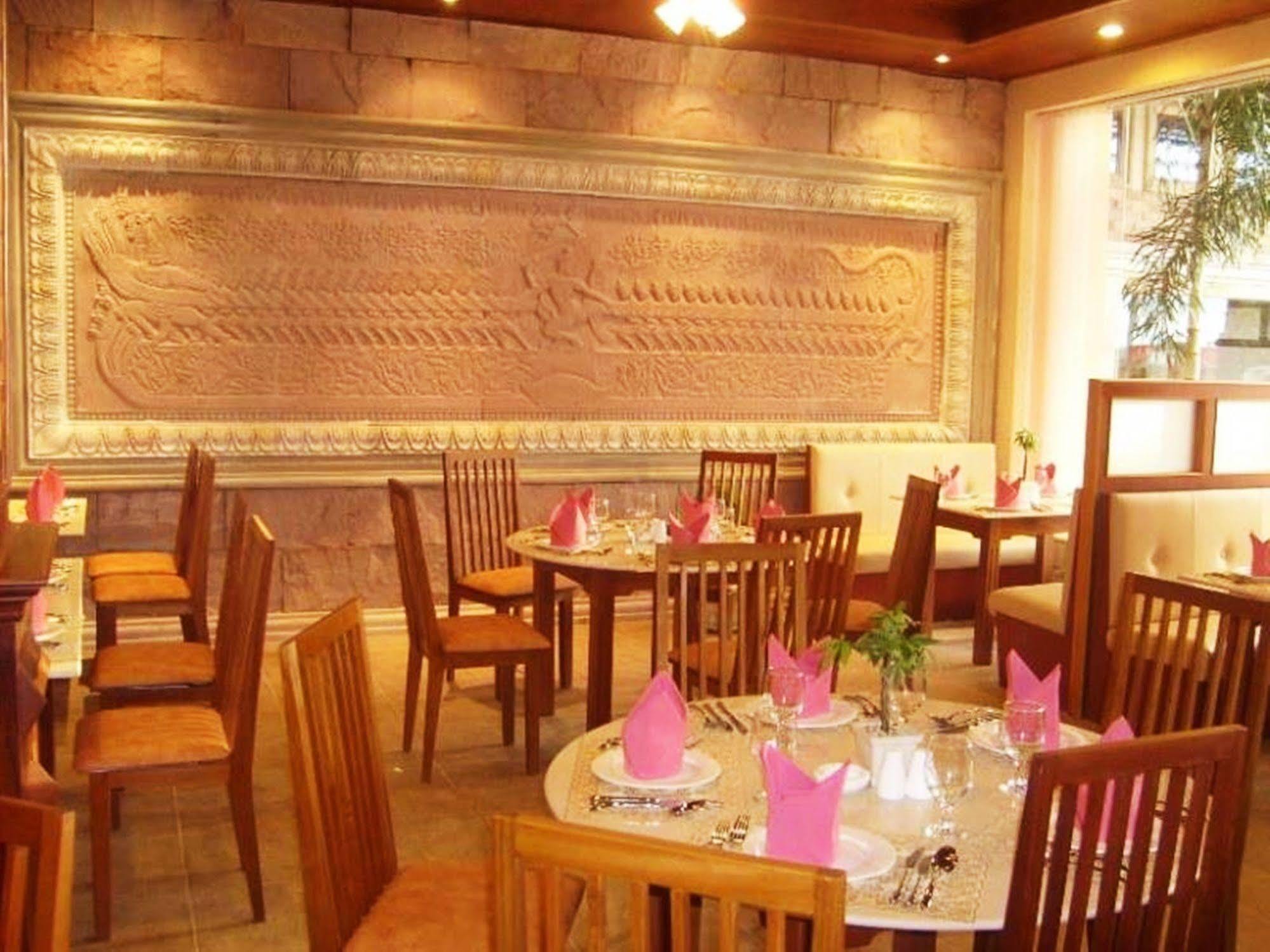 פנום פן Blue River Hotel מראה חיצוני תמונה