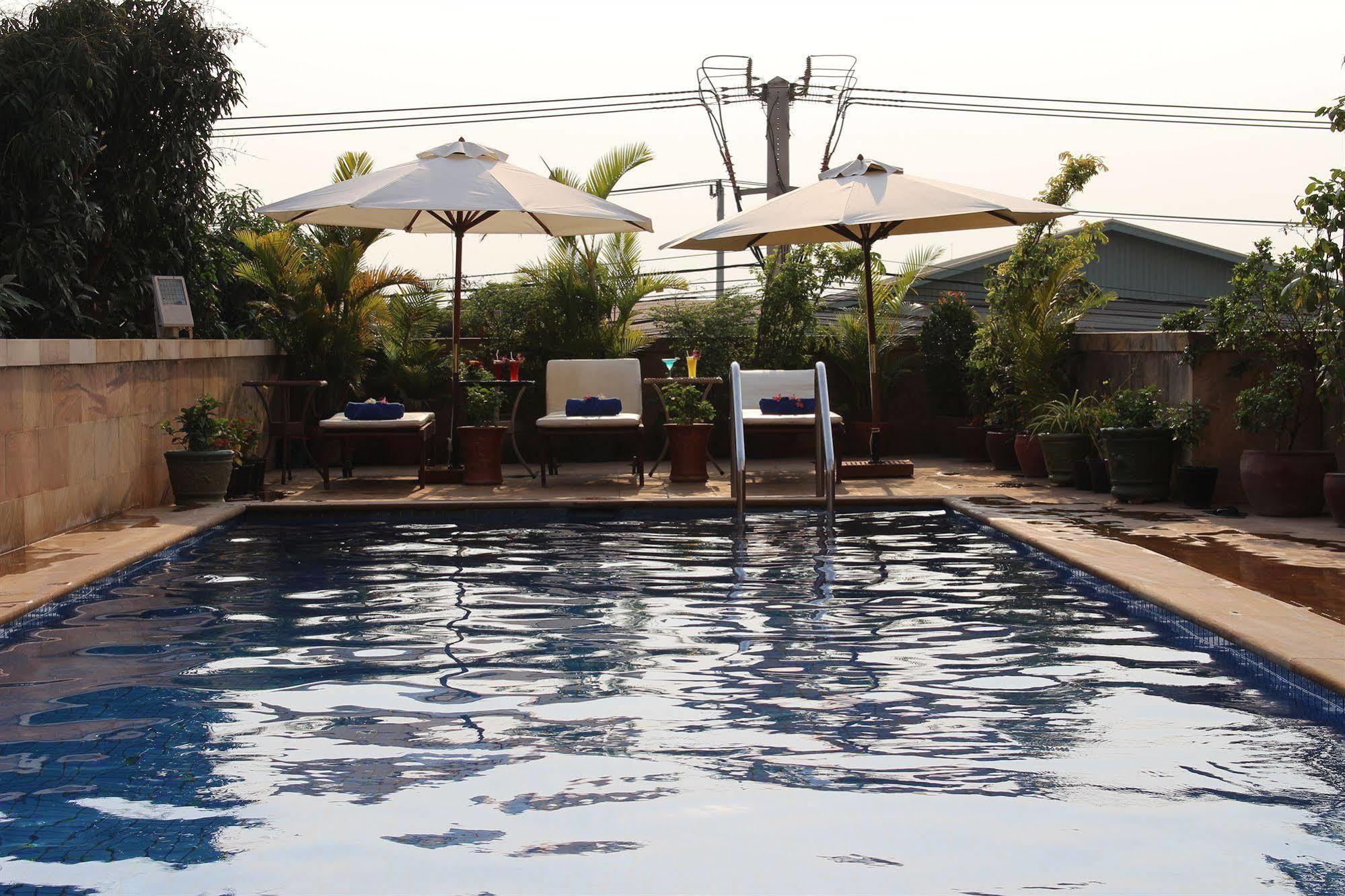 פנום פן Blue River Hotel מראה חיצוני תמונה