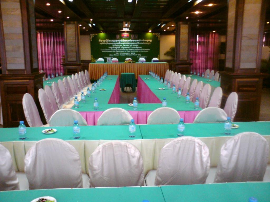 פנום פן Blue River Hotel מראה חיצוני תמונה